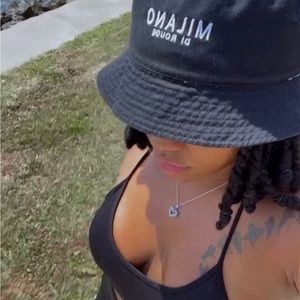 Meet your Posher, Neva